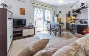 Gorgeous Apartment In Vodnjan With Kitchen